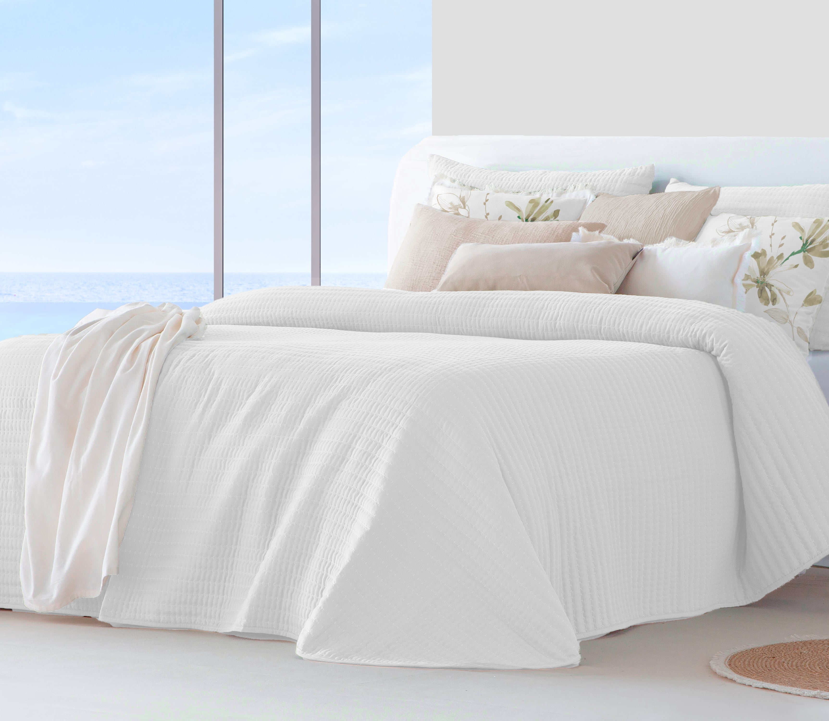 Bedspread Line White