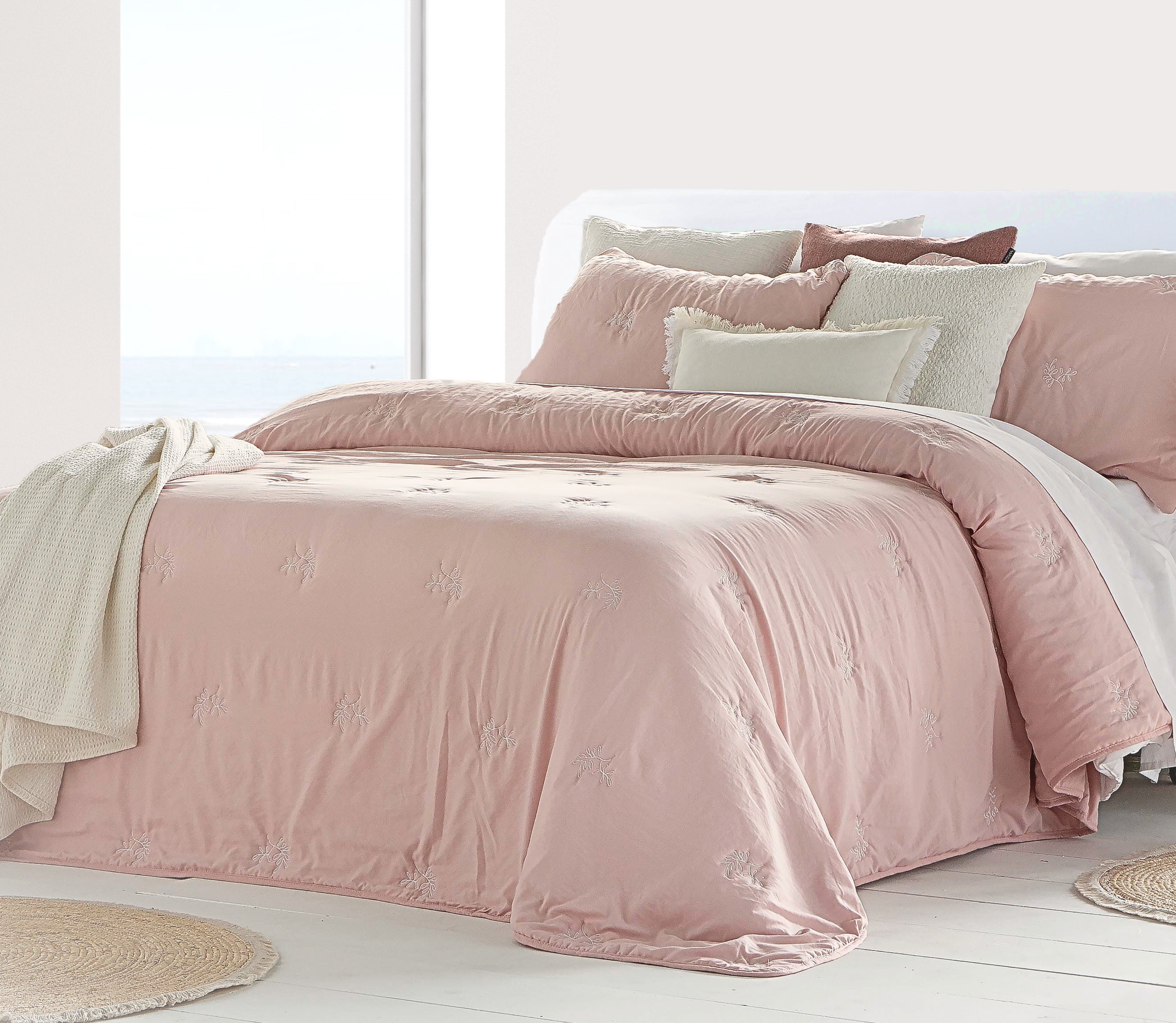 Embroidered Bedspread Lana Pink